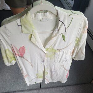 Pretty flowy button down short sleeve top